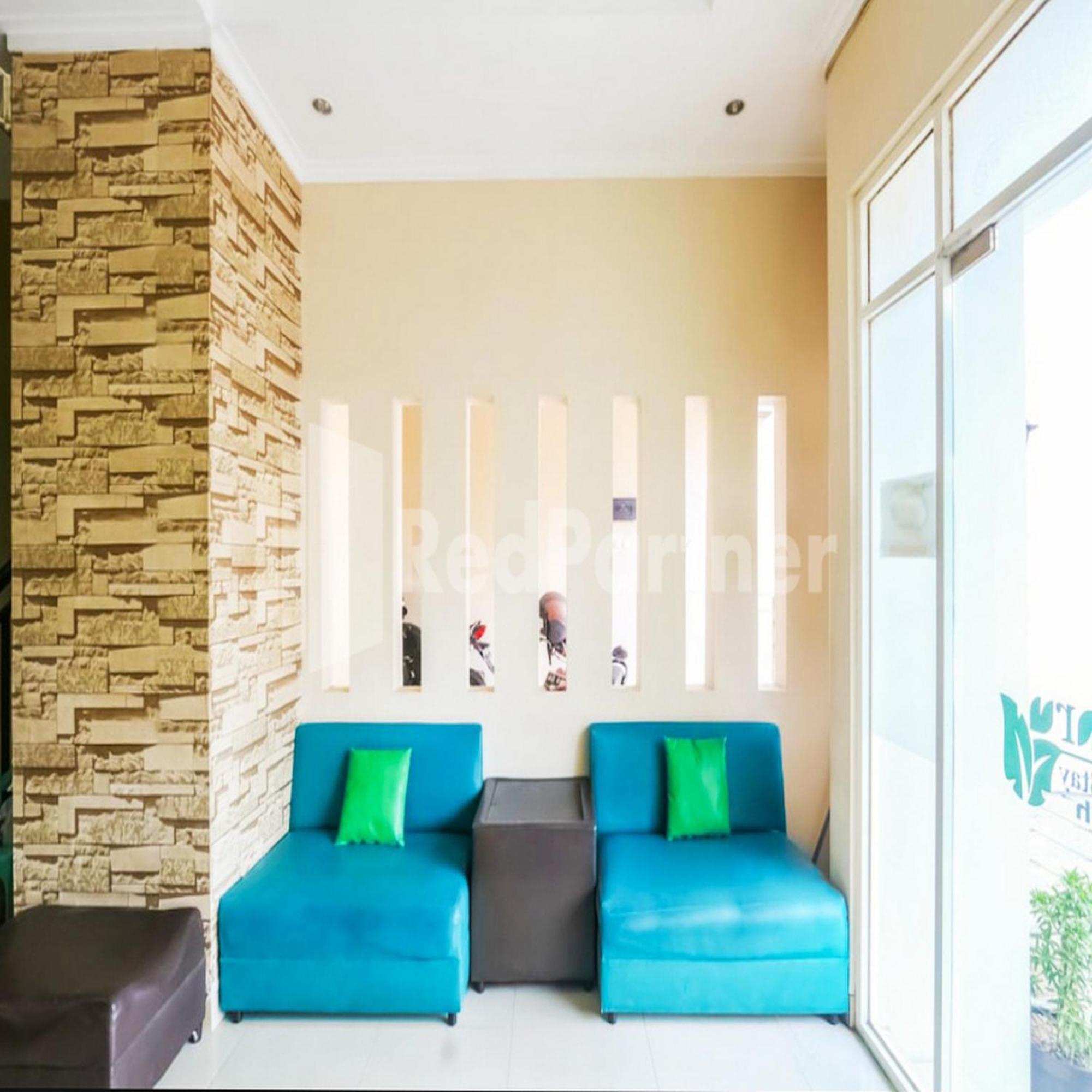 D'Waru Homestay Syariah Near Jl Slamet Riyadi Mitra Reddoorz Solo Buitenkant foto