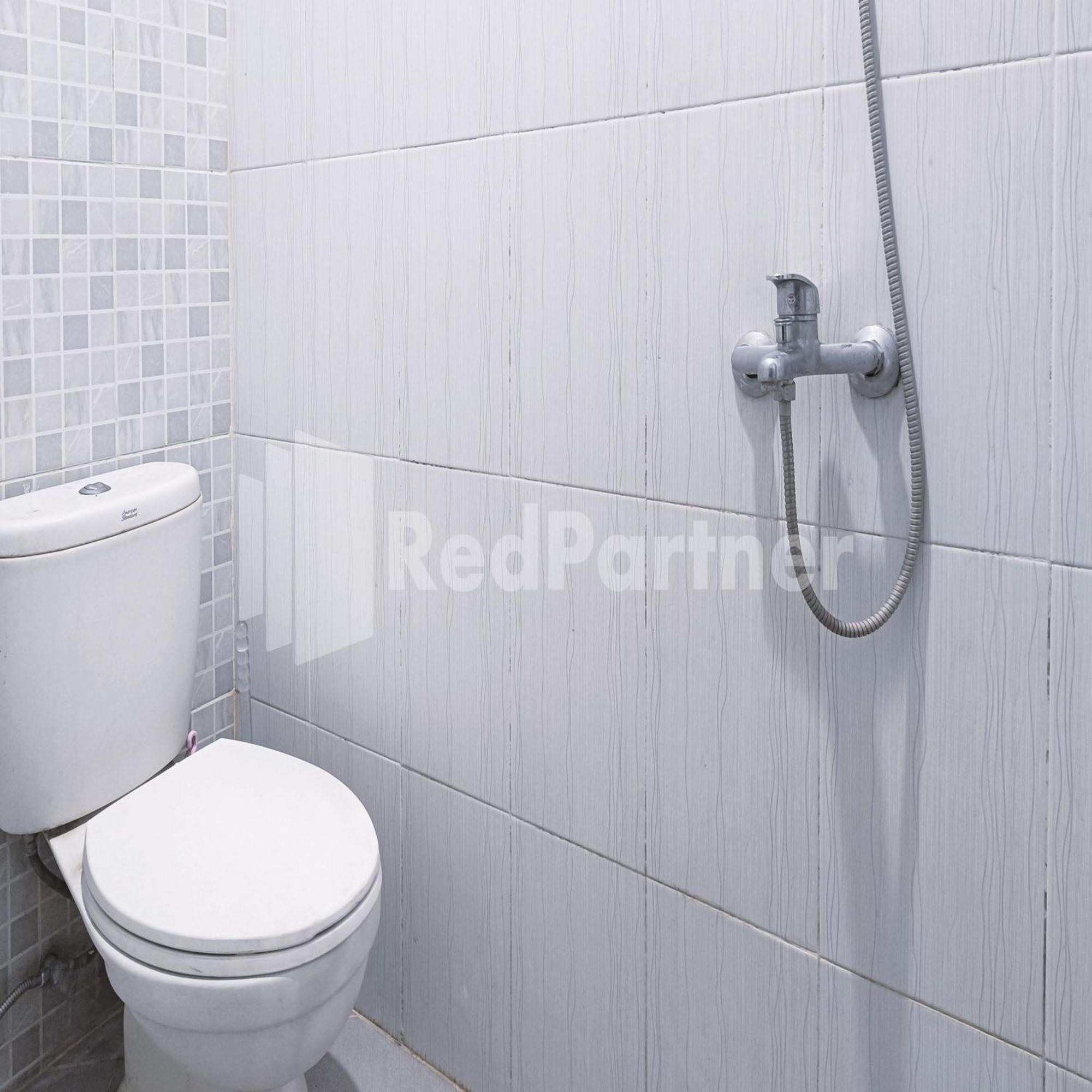D'Waru Homestay Syariah Near Jl Slamet Riyadi Mitra Reddoorz Solo Buitenkant foto